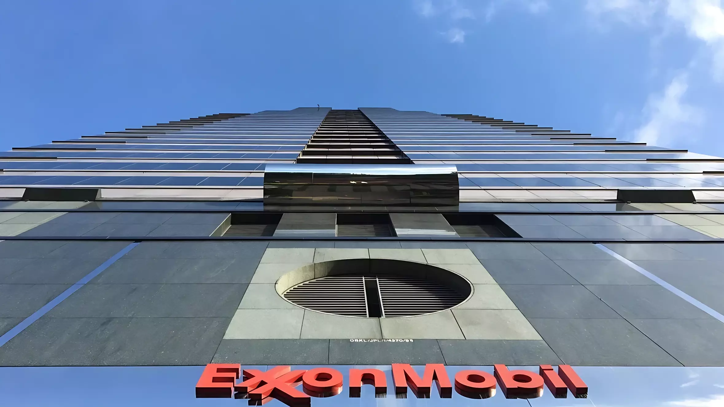 Exxon закрыла сделку на $60 млрд о слиянии с Pioneer