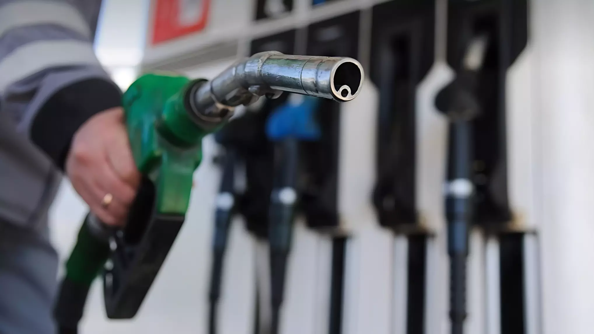 Бензин и дизель пустились в рост
