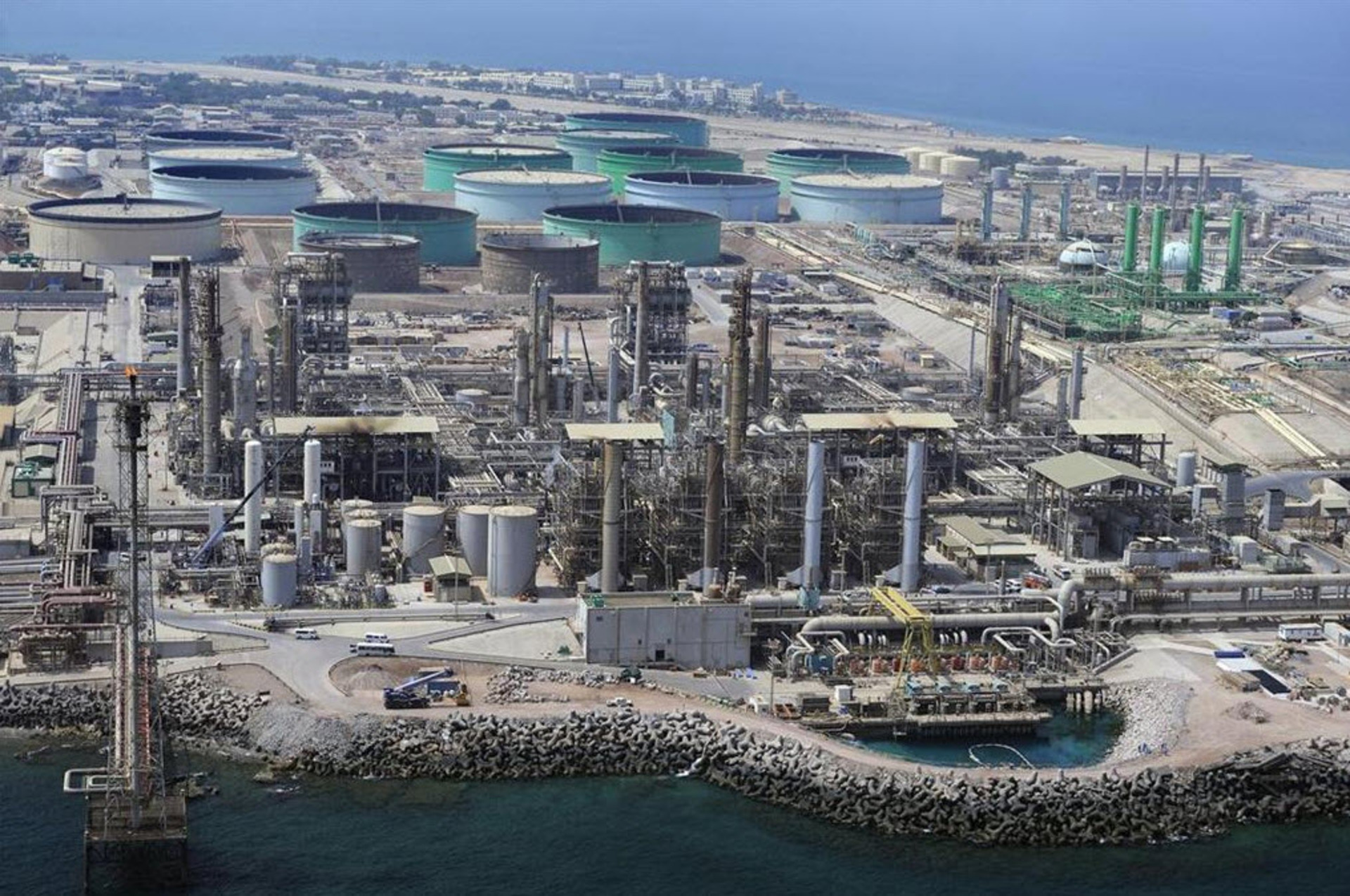 Саудовская аравия производство. ADNOC Абу-Даби. Абу Даби нефть. Нефть ОАЭ Абу Даби. Национальная нефтяная компания Абу-Даби.