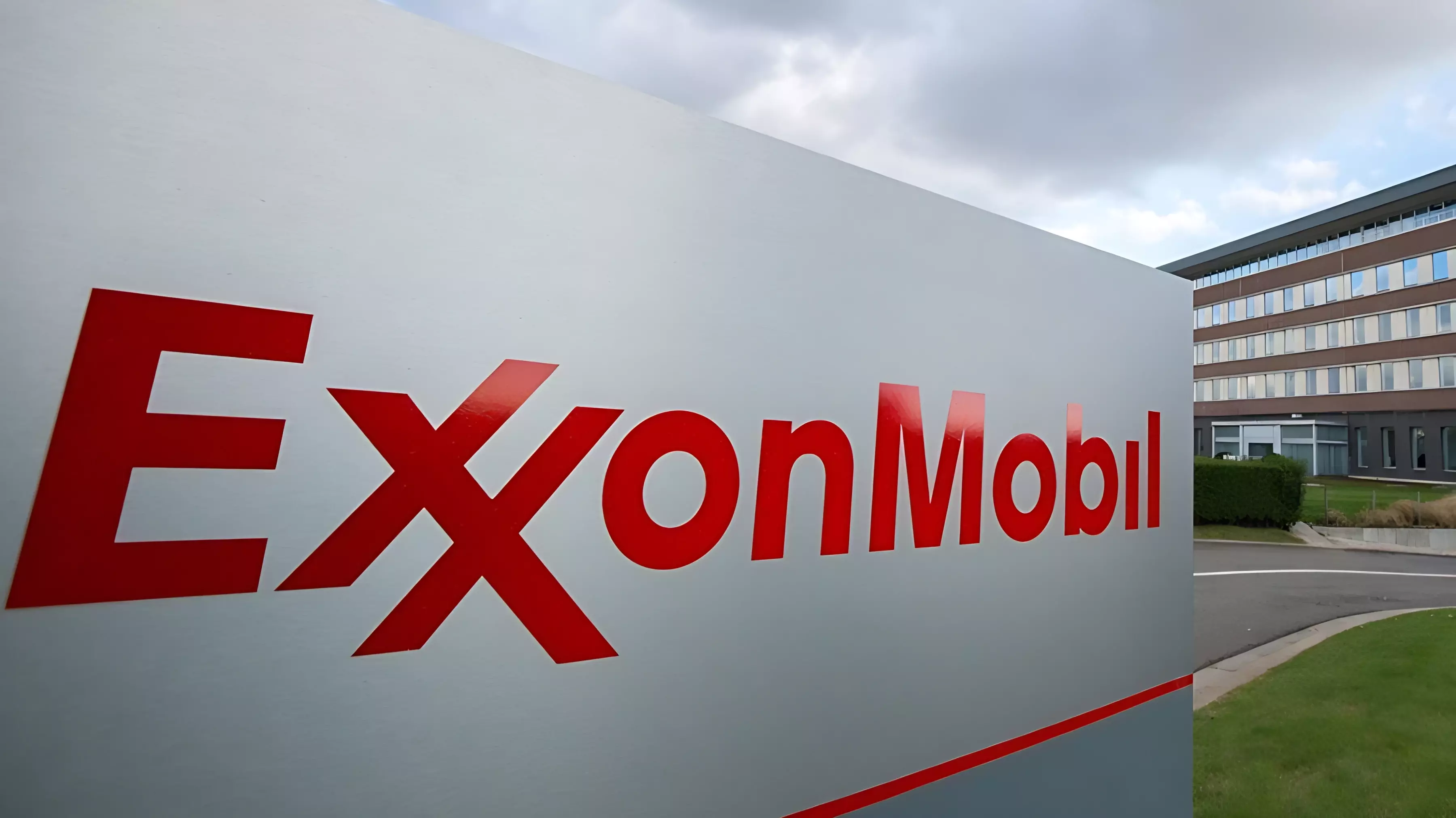 Exxon настаивает на продолжении судебного преследования экоактивистов