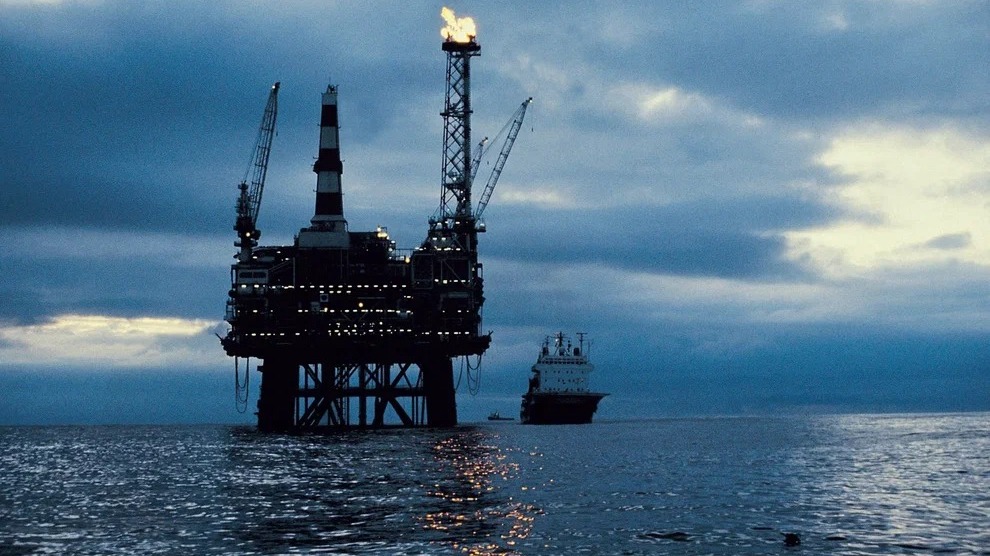 Нефтяная платформа в Средиземном море