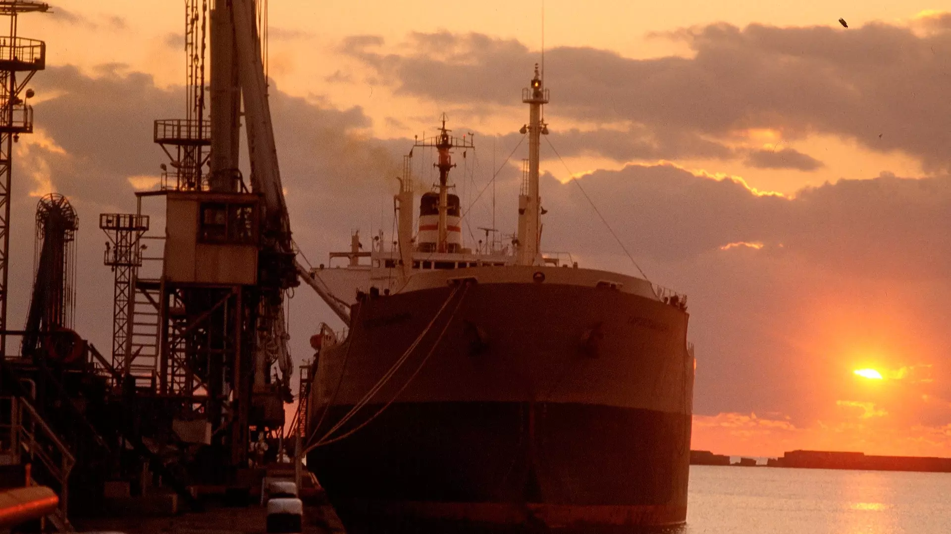 Морские поставки нефти из РФ выросли до рекордных 3,74 млн б/с в конце марта