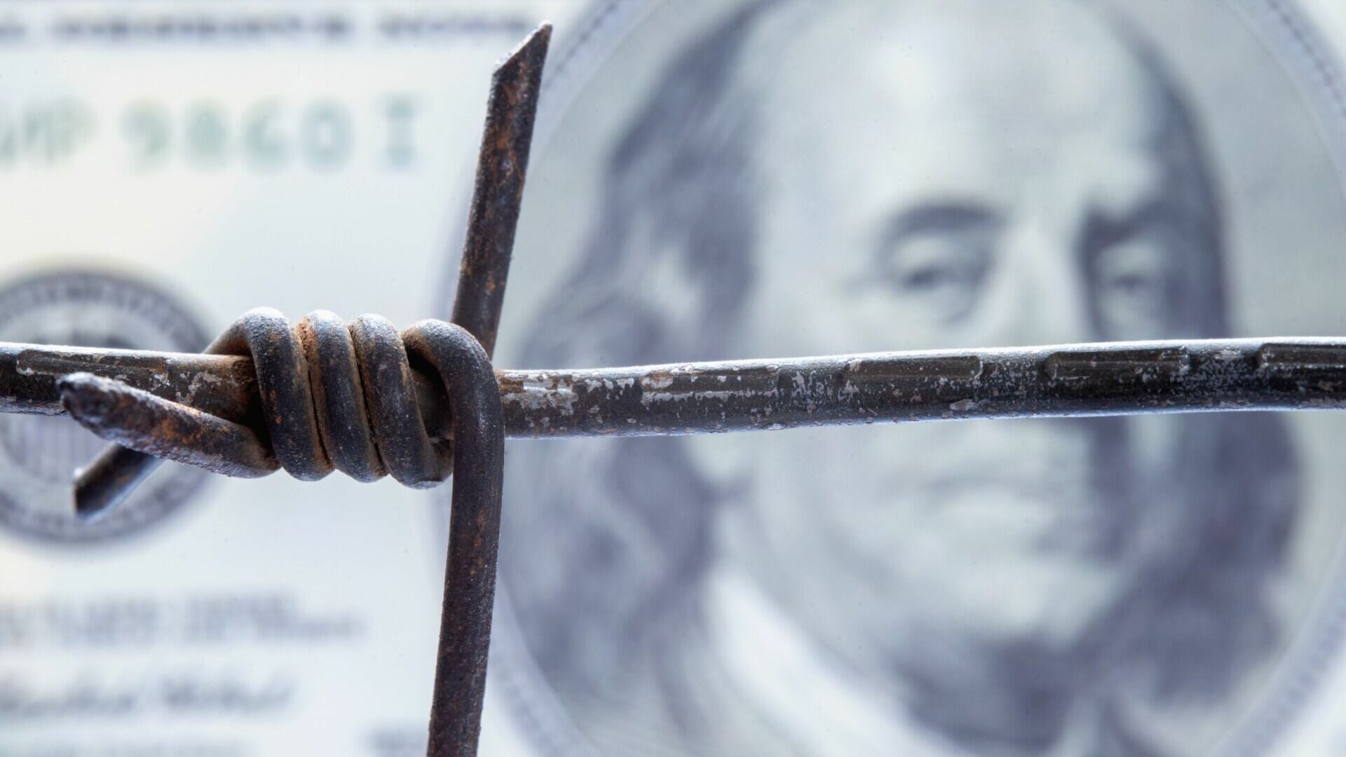 Санкции угрожают доллару