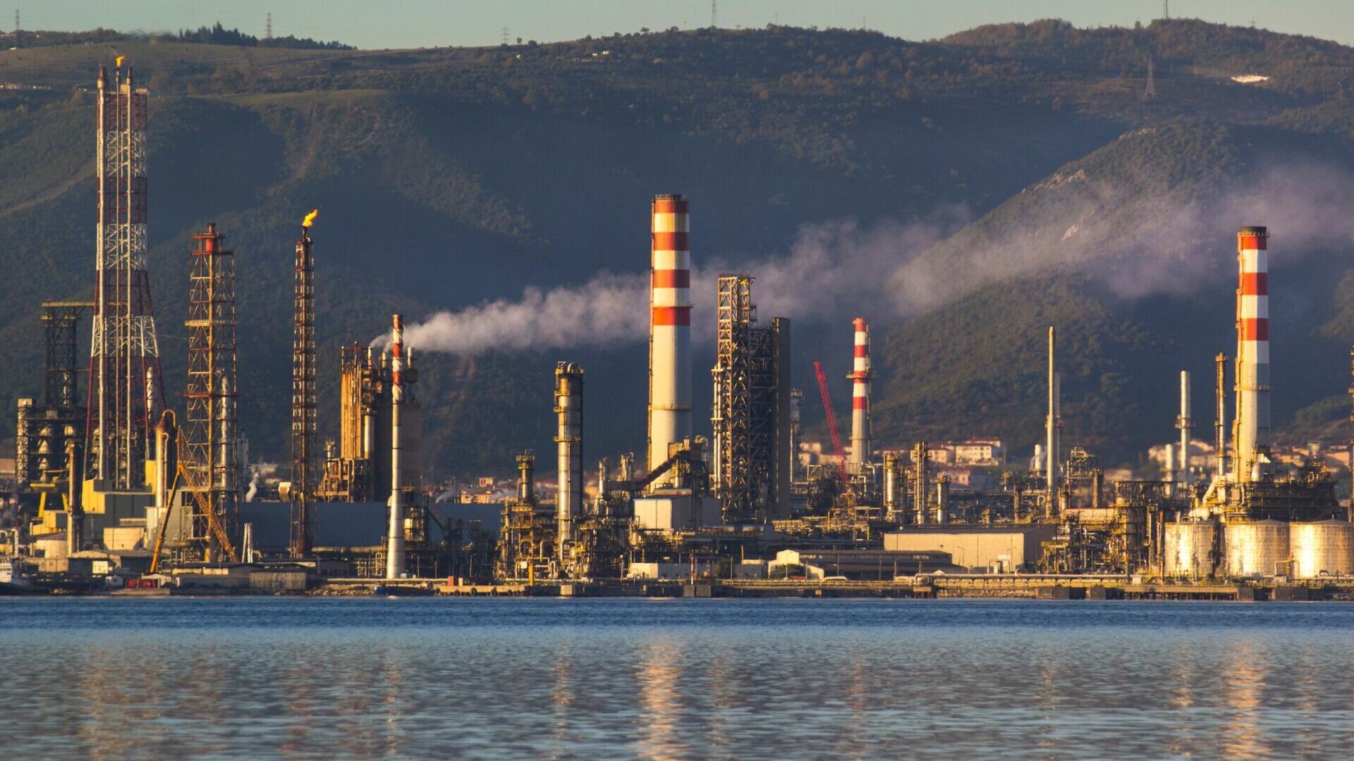 Азербайджанская SOCAR хочет увеличить переработку нефти в Турции